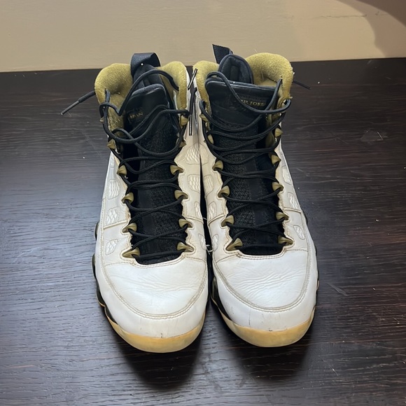 Jordan Retro 9 statue - Picture 3 of 5